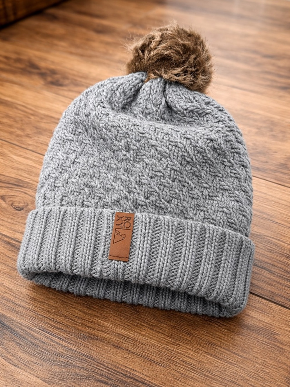 ROXY Gray Cable Knit Beanie Hat Faux Fur Pom Pom Winter Warm Women’s OS